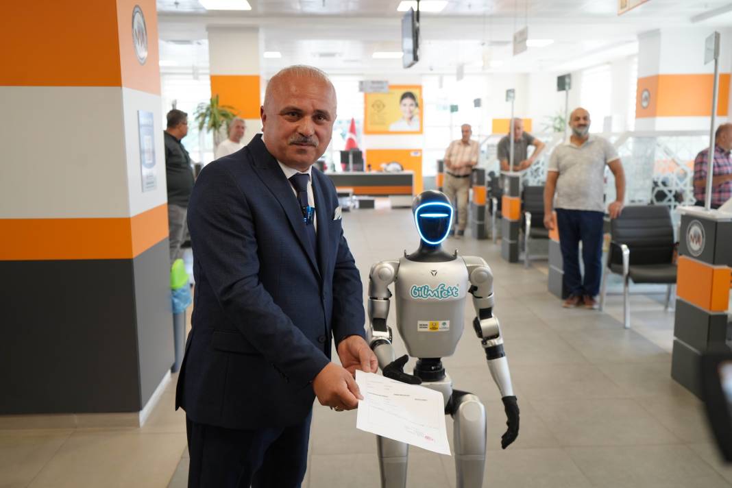 Konya ürettirdi... Türkiye'de bir ilk! İnsansı robot nüfusa kaydettirildi 4