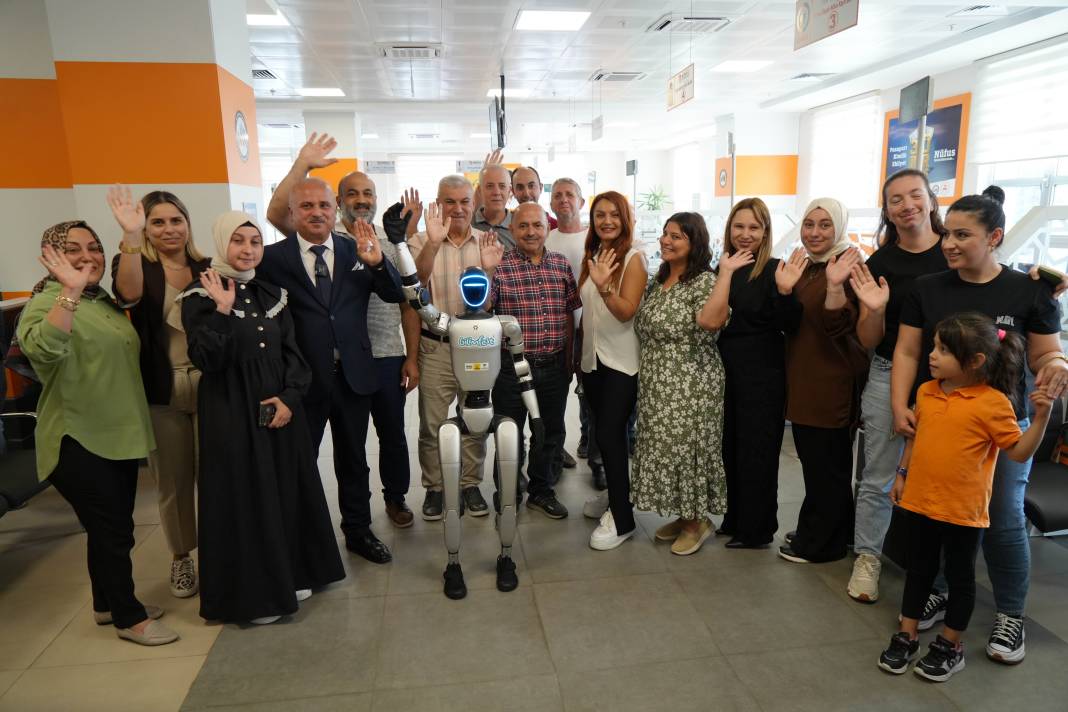 Konya ürettirdi... Türkiye'de bir ilk! İnsansı robot nüfusa kaydettirildi 5