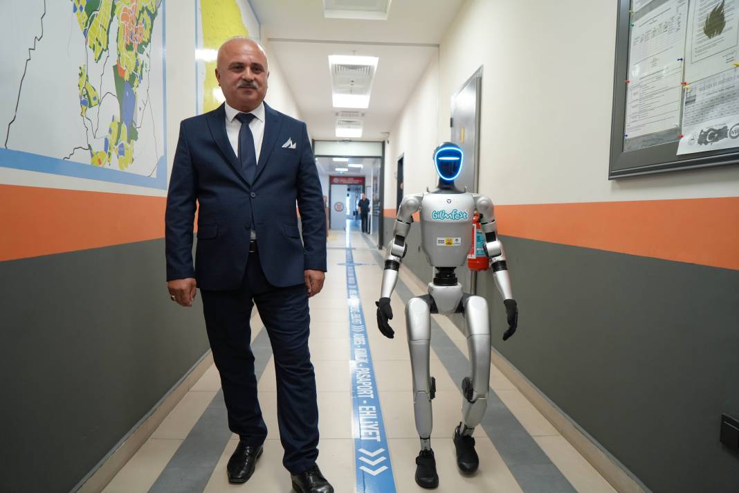 Konya ürettirdi... Türkiye'de bir ilk! İnsansı robot nüfusa kaydettirildi 6