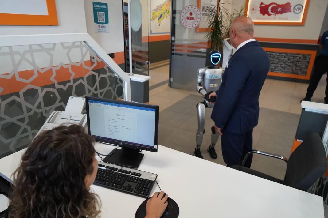 Konya ürettirdi... Türkiye'de bir ilk! İnsansı robot nüfusa kaydettirildi 7