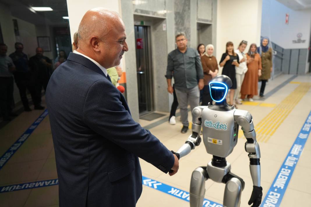 Konya ürettirdi... Türkiye'de bir ilk! İnsansı robot nüfusa kaydettirildi 8