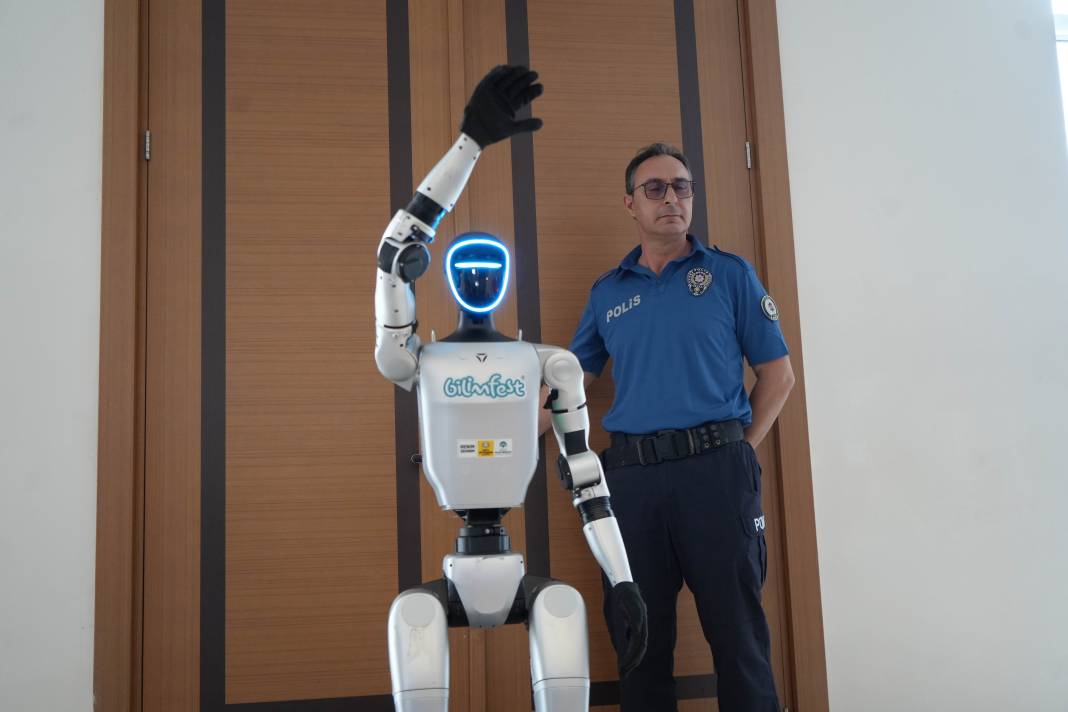 Konya ürettirdi... Türkiye'de bir ilk! İnsansı robot nüfusa kaydettirildi 9