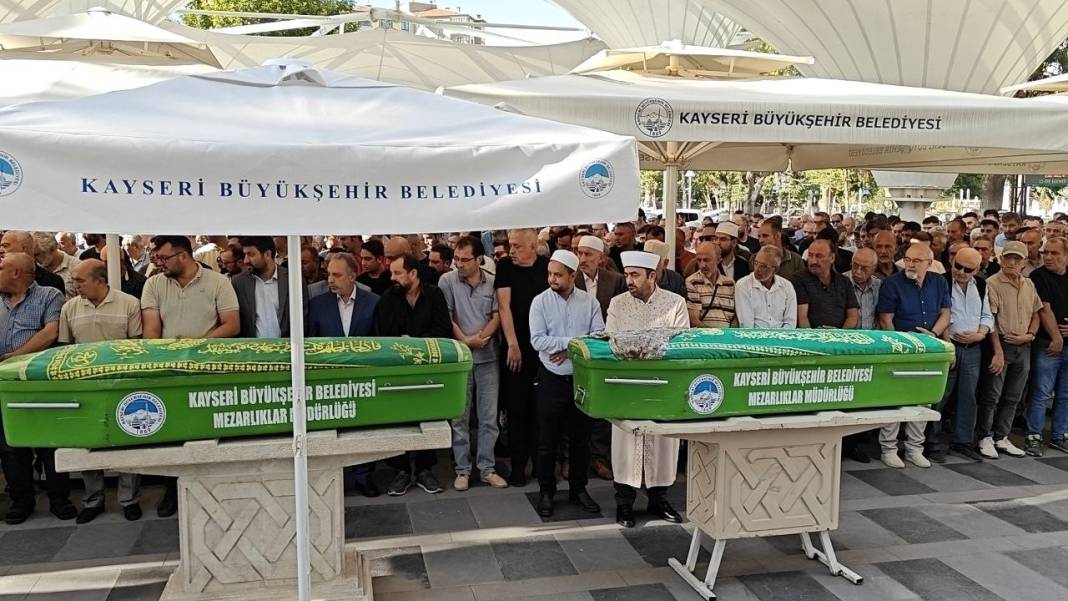 Feci kazada hayatını kaybeden anne-oğul toprağa verildi 2