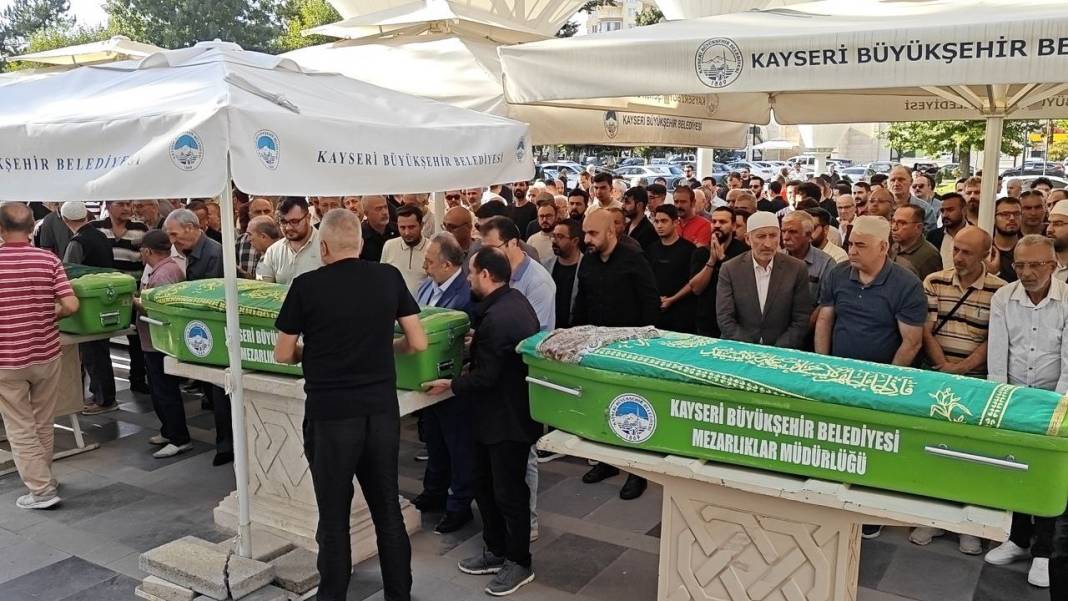 Feci kazada hayatını kaybeden anne-oğul toprağa verildi 4