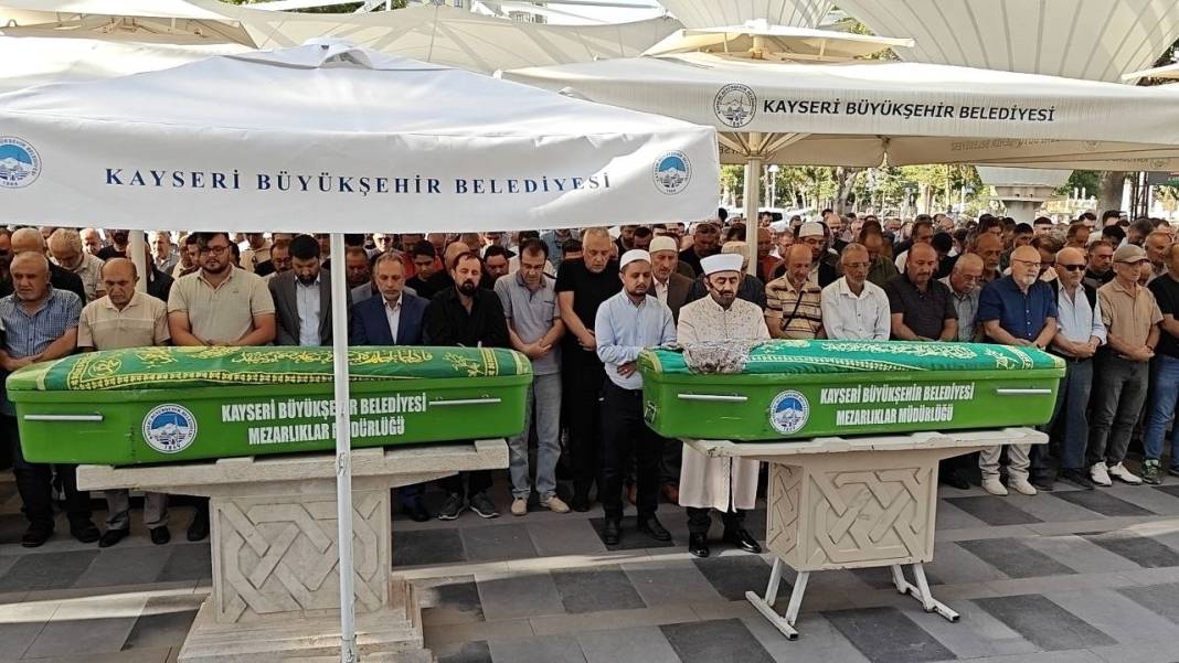 Feci kazada hayatını kaybeden anne-oğul toprağa verildi 6