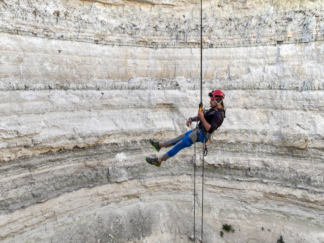 Konya'da dağcılar obruk tehlikesine dikkat çekti 31