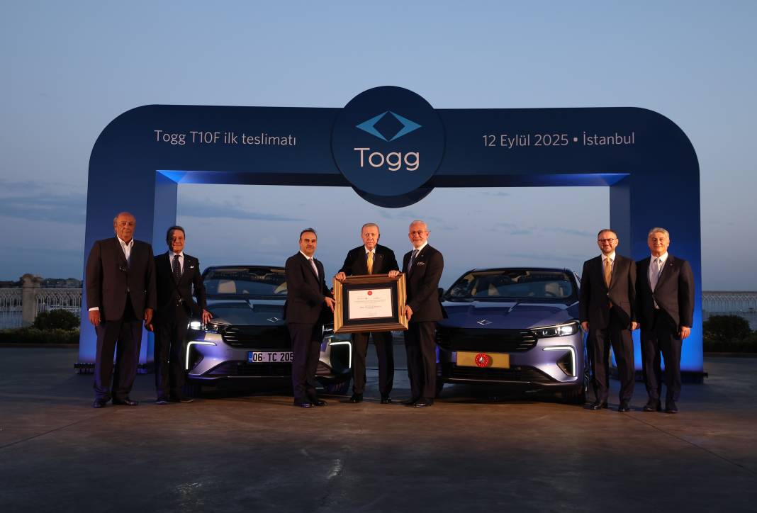 Cumhurbaşkanı Erdoğan'a Togg'un yeni modeli T10F hediye edildi 1