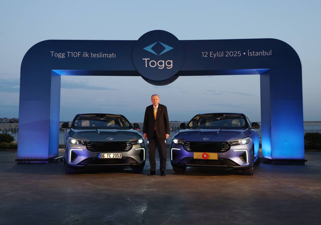 Cumhurbaşkanı Erdoğan'a Togg'un yeni modeli T10F hediye edildi 11
