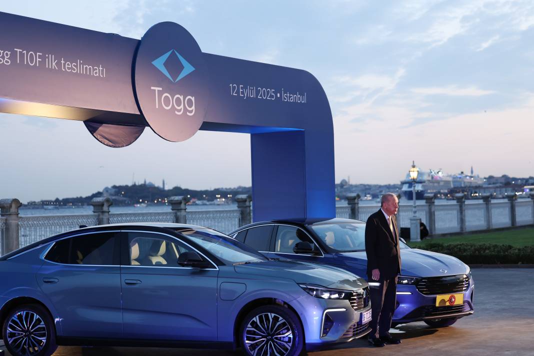Cumhurbaşkanı Erdoğan'a Togg'un yeni modeli T10F hediye edildi 4