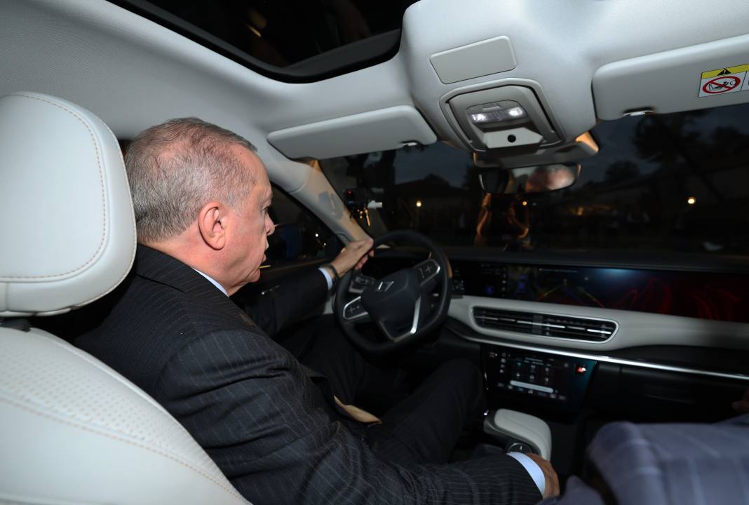 Cumhurbaşkanı Erdoğan'a Togg'un yeni modeli T10F hediye edildi 5