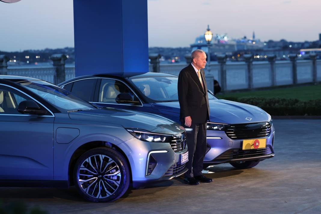 Cumhurbaşkanı Erdoğan'a Togg'un yeni modeli T10F hediye edildi 9