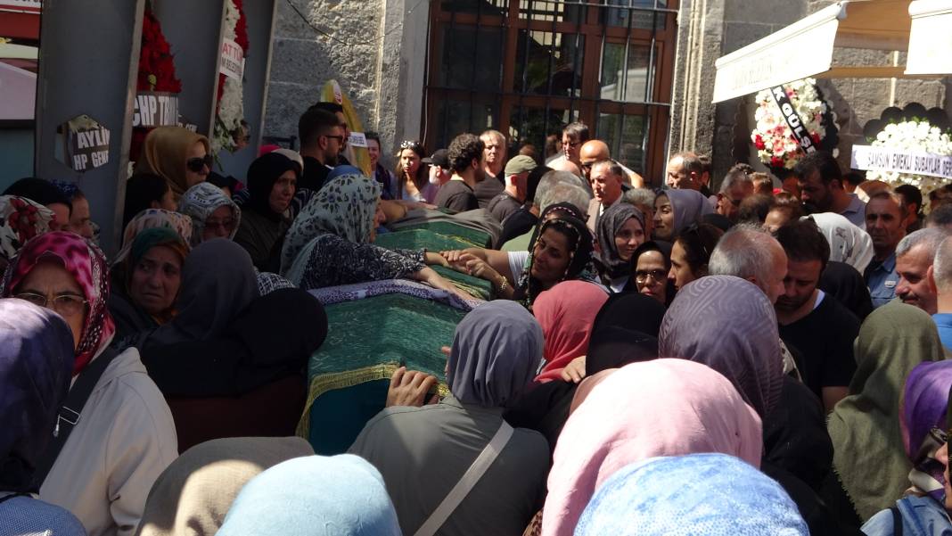 Samsun'da anne ile çocuğuna acı veda... Babanın yaptıkları yürekleri dağladı 3