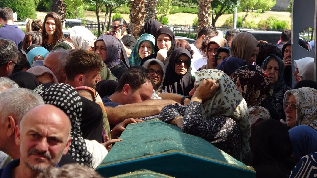 Samsun'da anne ile çocuğuna acı veda... Babanın yaptıkları yürekleri dağladı 5