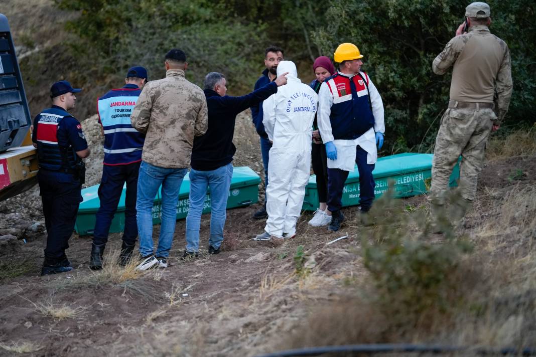 Su kuyusu kazarken toprak kaydı, 2 çiftçi hayatını kaybetti 1