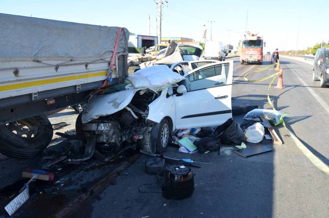 Konya yolunda kaza! Sürücü yaralandı, annesi öldü 3