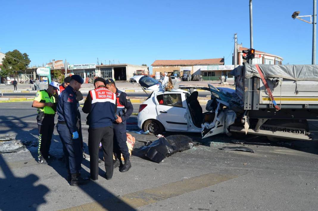 Konya yolunda kaza! Sürücü yaralandı, annesi öldü 6