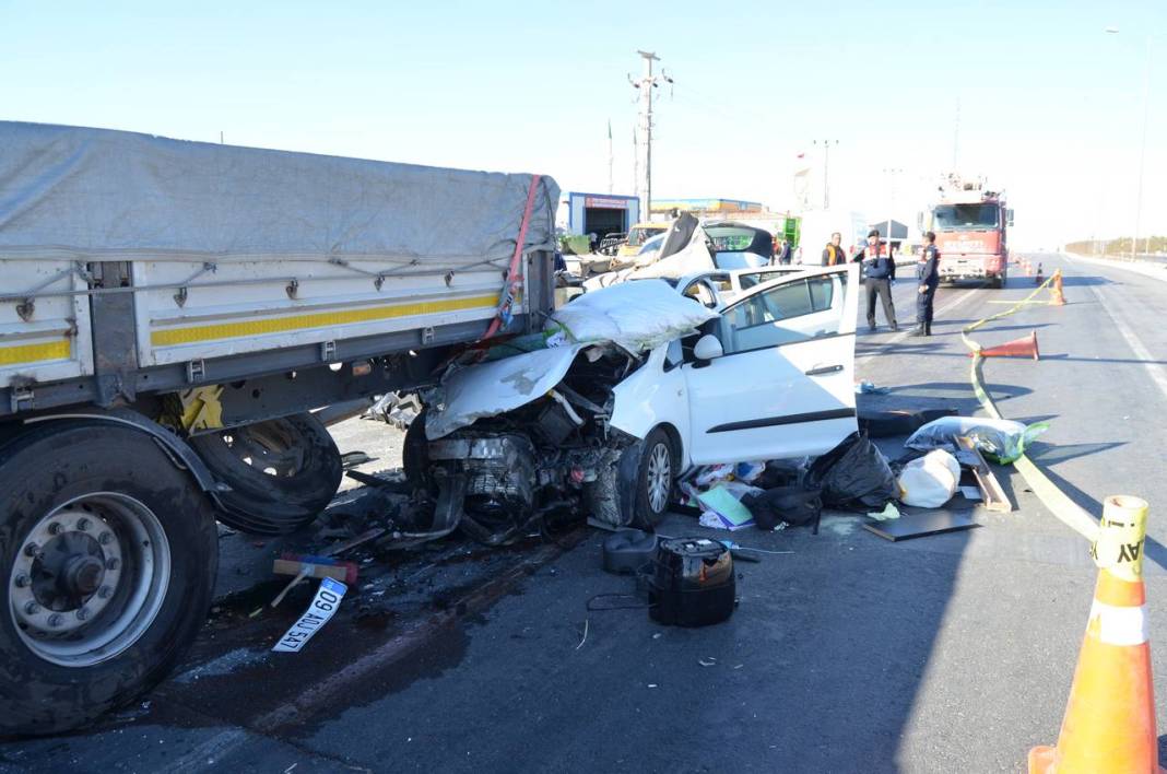 Konya yolunda kaza! Sürücü yaralandı, annesi öldü 7