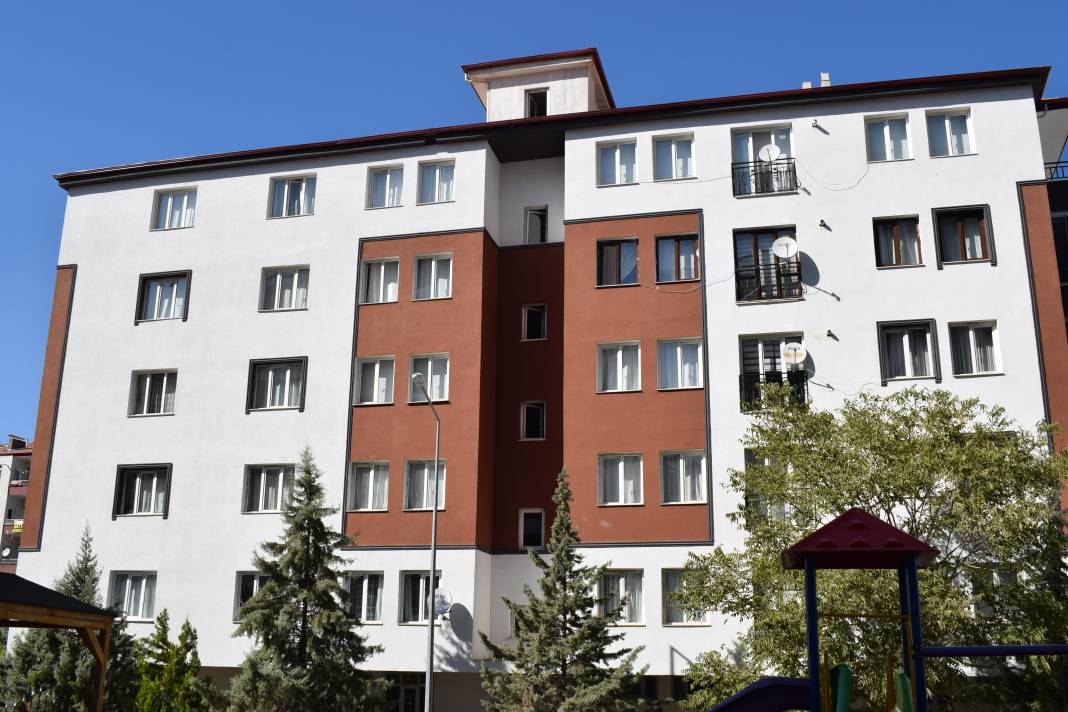 Kayıp şahıs, apartmanın çatı katında ölü bulundu 1