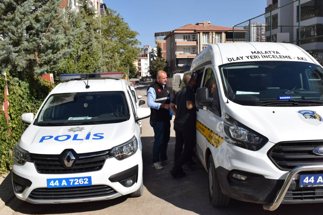 Kayıp şahıs, apartmanın çatı katında ölü bulundu 2