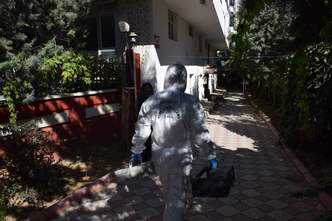 Kayıp şahıs, apartmanın çatı katında ölü bulundu 3