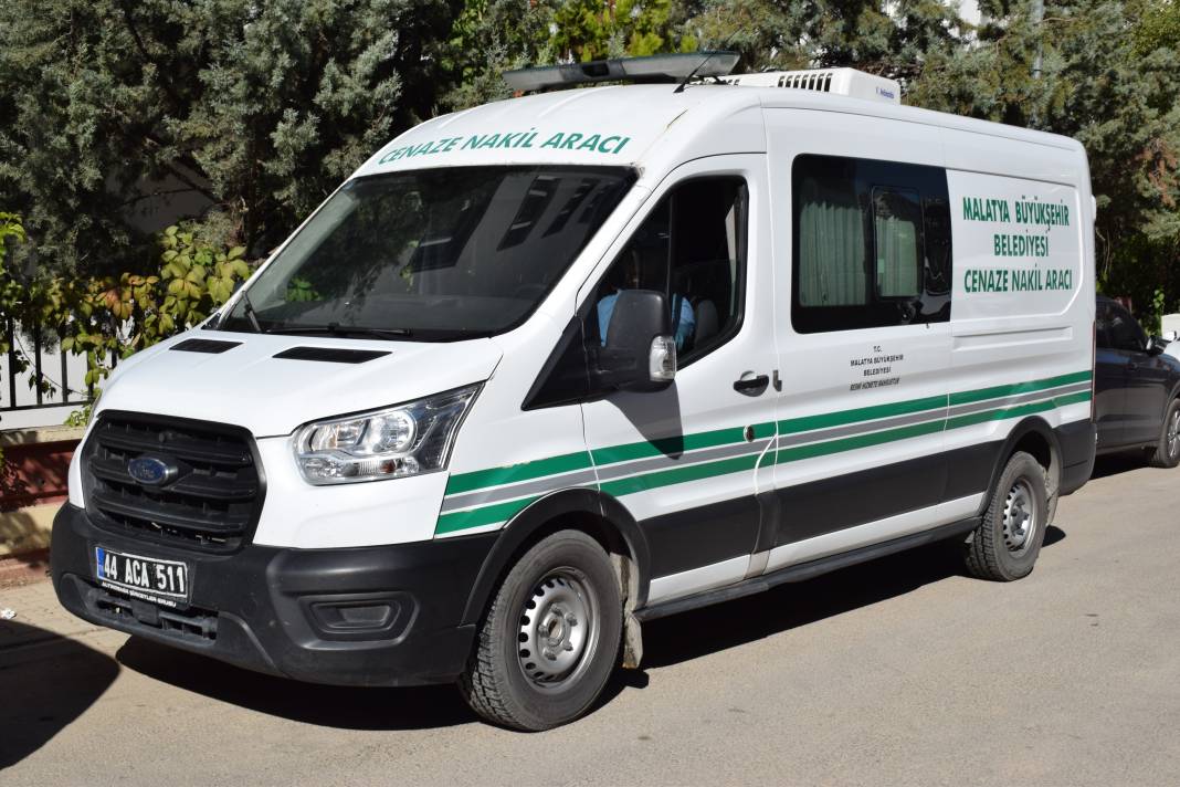 Kayıp şahıs, apartmanın çatı katında ölü bulundu 5