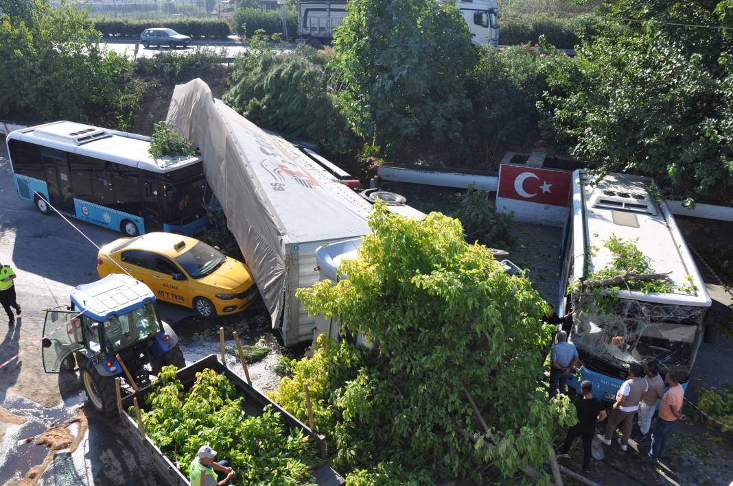 Manisa’da film sahnesi gibi kaza! Olay yerinde hayatını kaybetti 15