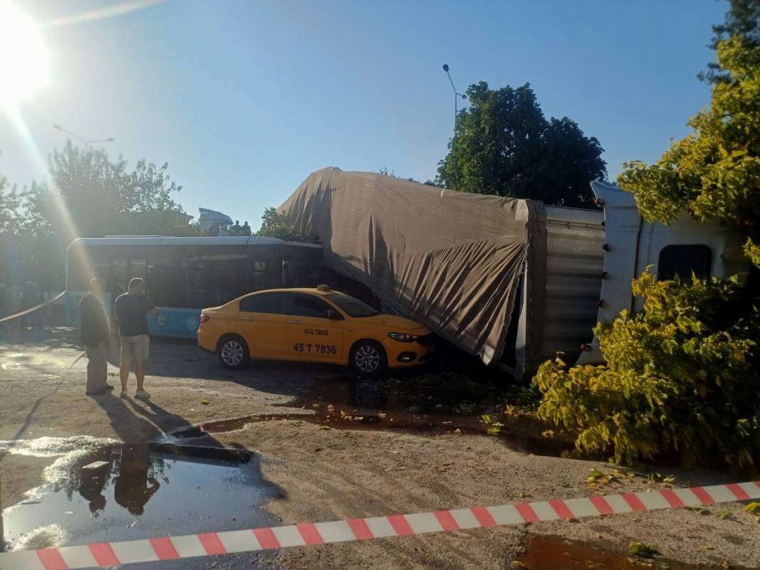 Manisa’da film sahnesi gibi kaza! Olay yerinde hayatını kaybetti 2