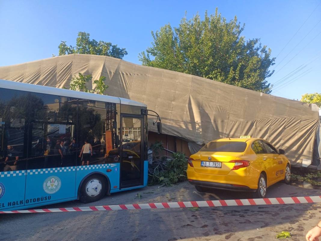 Manisa’da film sahnesi gibi kaza! Olay yerinde hayatını kaybetti 3