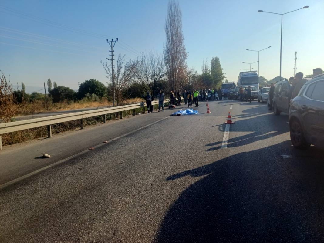 Manisa’da film sahnesi gibi kaza! Olay yerinde hayatını kaybetti 4