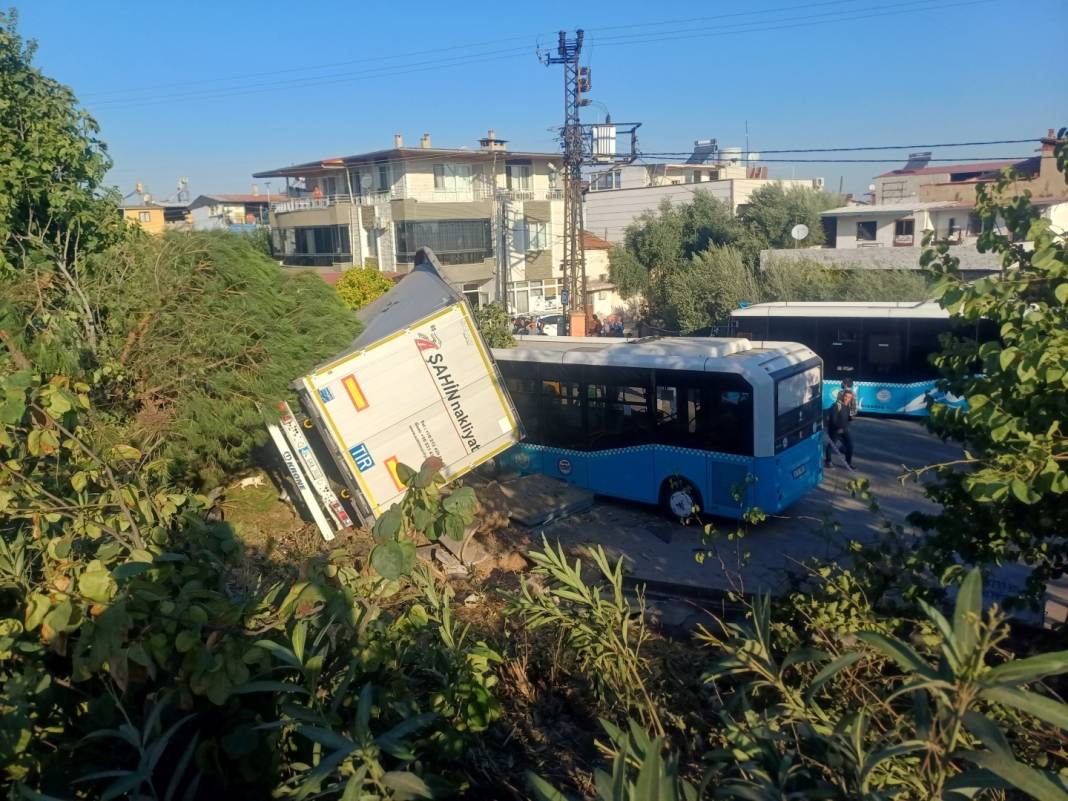 Manisa’da film sahnesi gibi kaza! Olay yerinde hayatını kaybetti 6