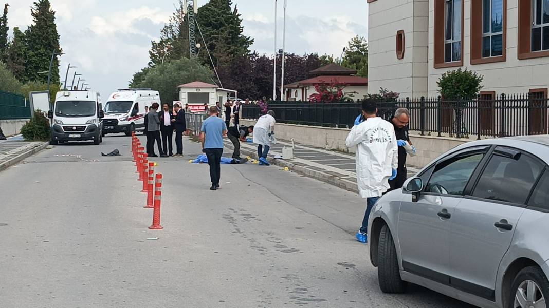 Adliye önünde silahlı saldırı: 1 ölü 1 yaralı 4