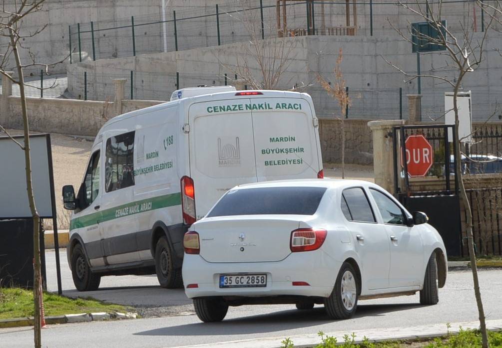 Taş yığını ile TIR'ın arasında sıkışarak ölen işçi, toprağa verildi 2