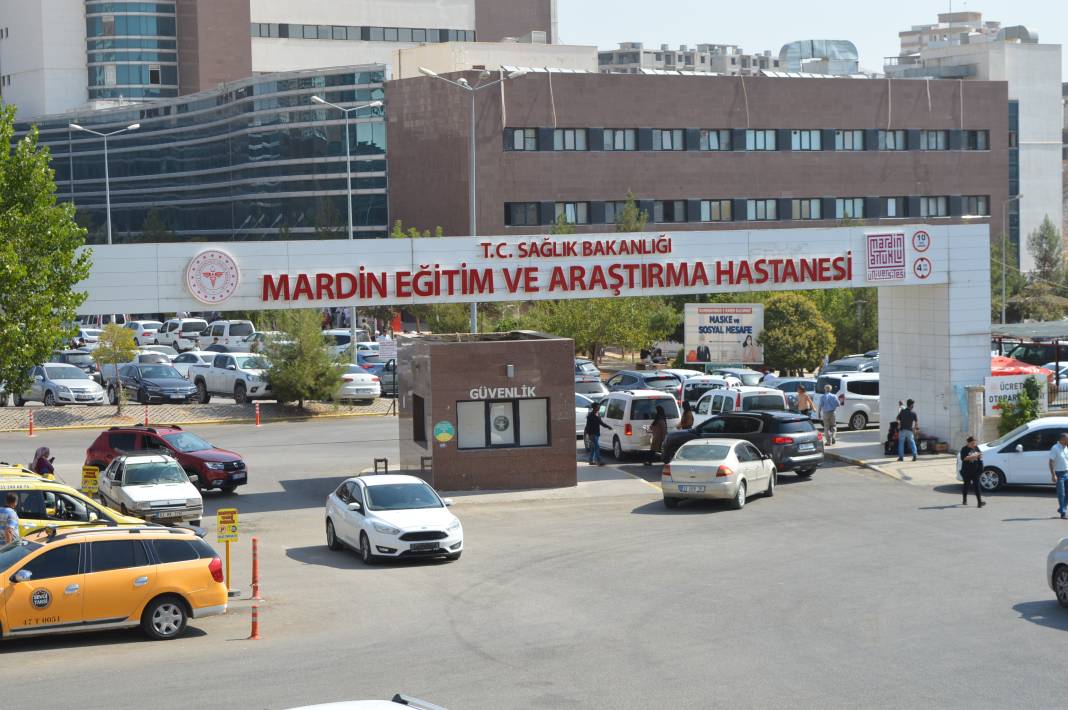 Taş yığını ile TIR'ın arasında sıkışarak ölen işçi, toprağa verildi 4