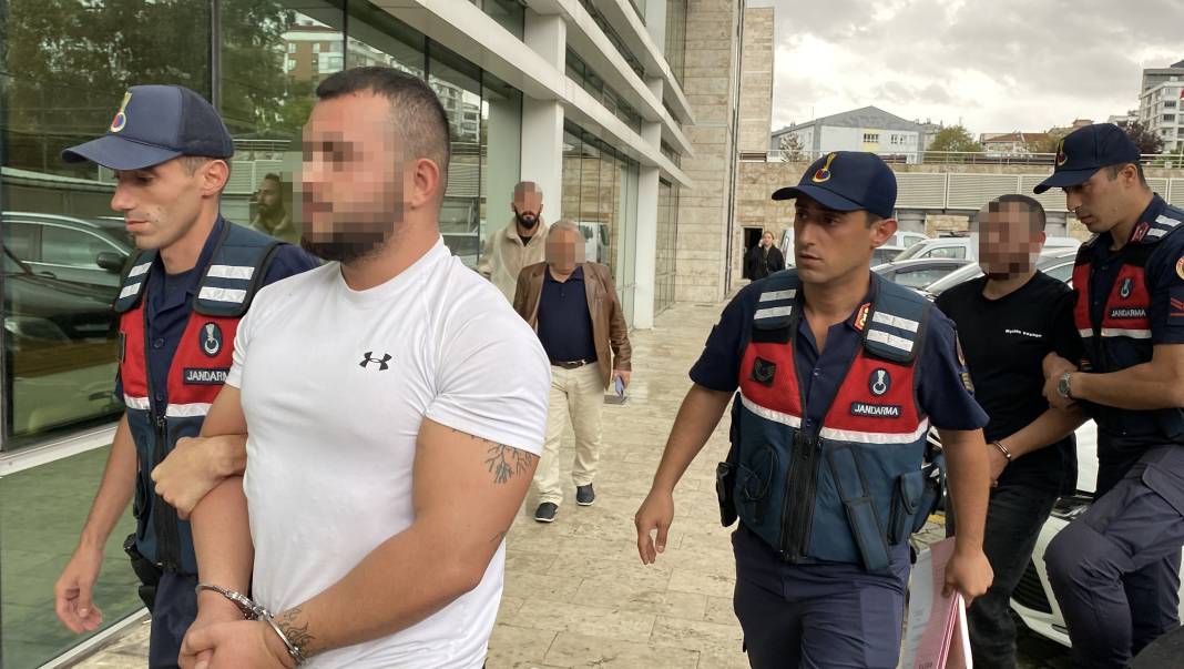 Annesiyle gönül ilişkisi yaşadığını iddia ettiği kişiyi, 2 arkadaşıyla birlikte kaçırıp darbettiler 2