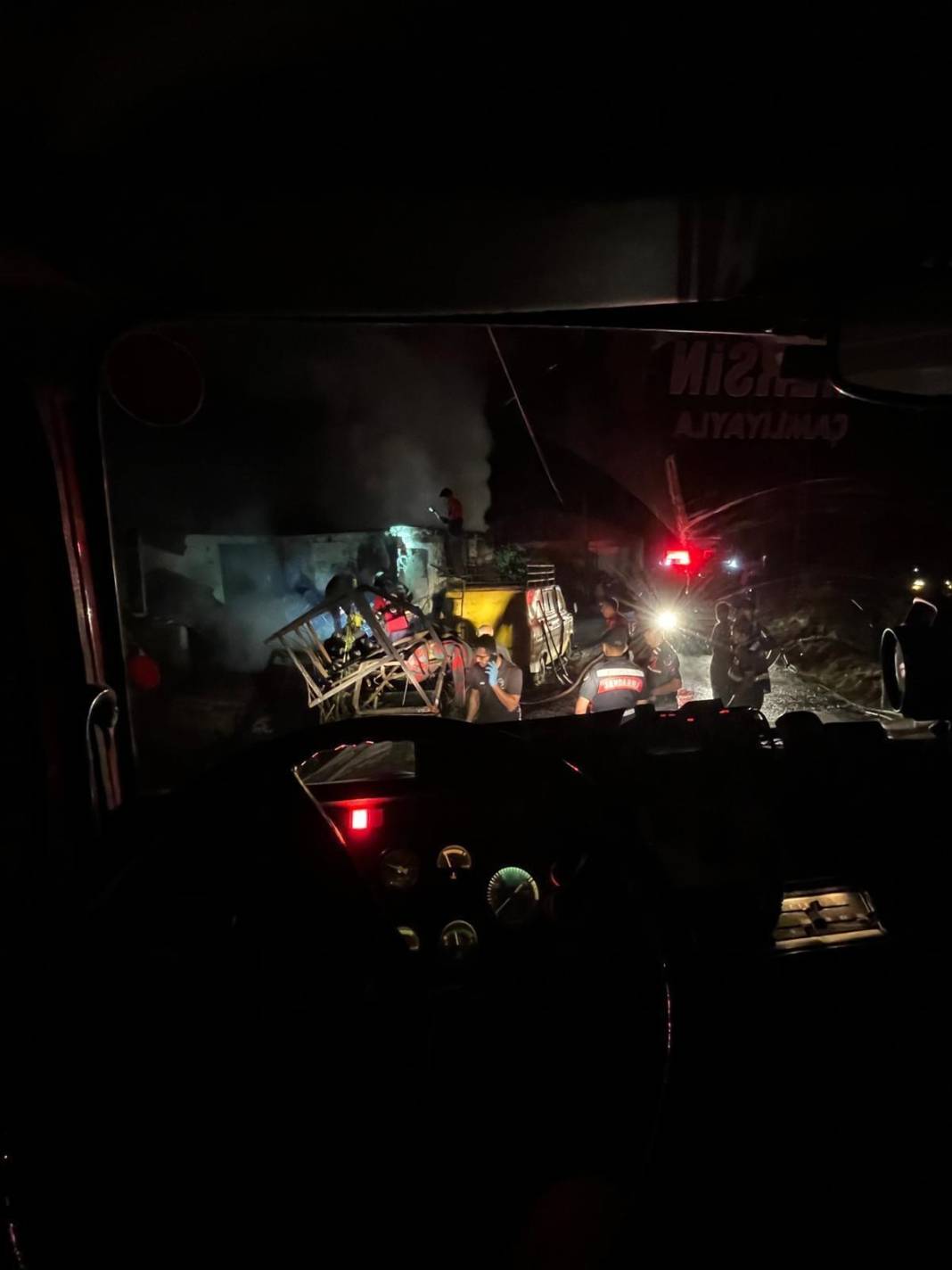 Ahşap evde yangın can aldı! Babaanne ile torunu öldü 3