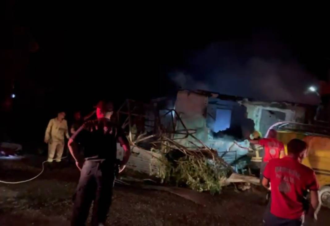 Ahşap evde yangın can aldı! Babaanne ile torunu öldü 4