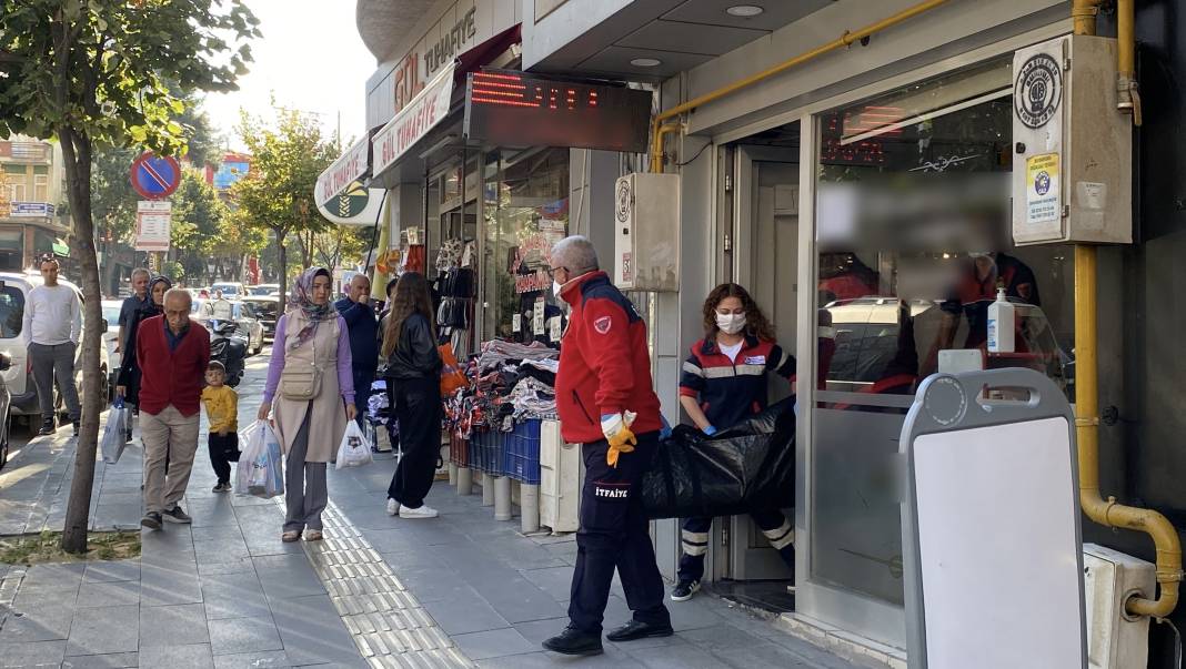 Kaldığı otel odasında ölü bulundu 1