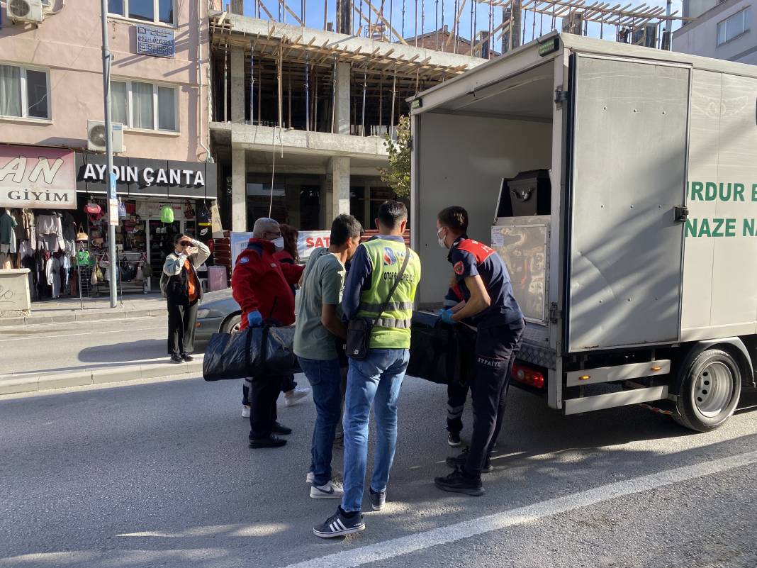 Kaldığı otel odasında ölü bulundu 3