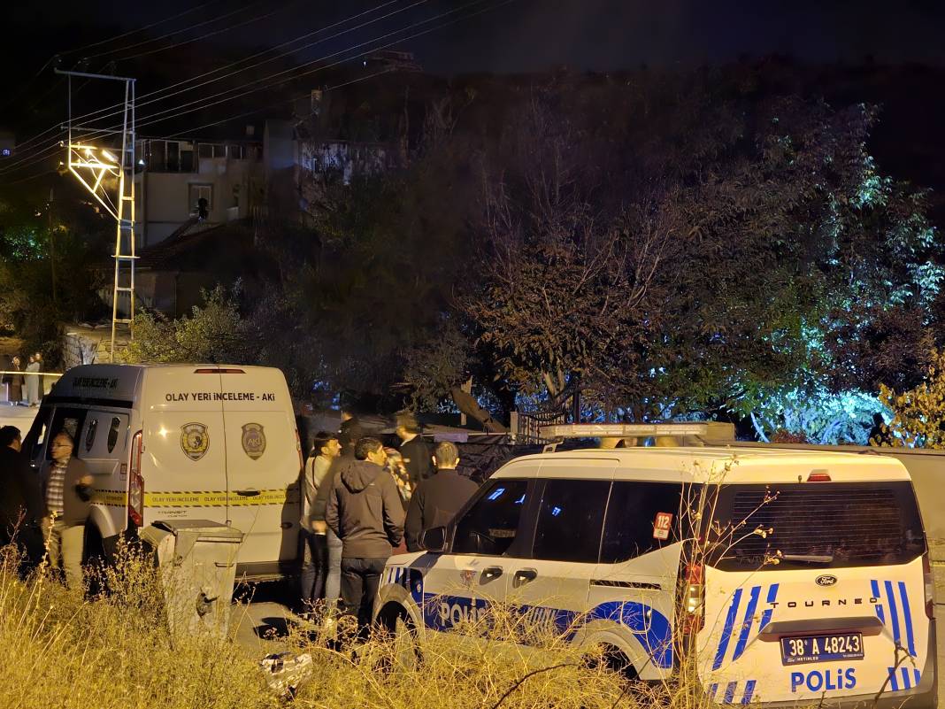 Karı koca cami çıkışında evlerinin önünde öldürüldü 7