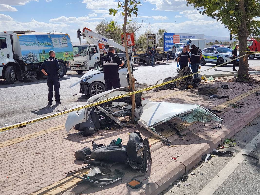 Konya'da kırmızı ışıkta duran otomobil, aracın çarpması ile ikiye bölündü: 1 ölü, 1 yaralı 6