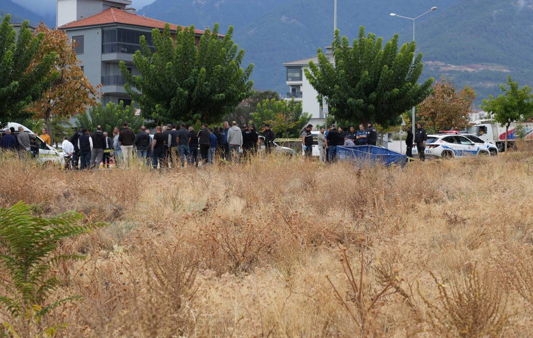 Aracından inip oturduğu bankta intihar etti 2