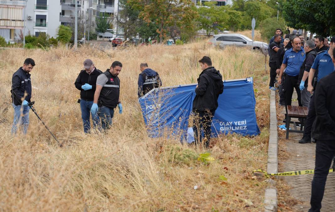 Aracından inip oturduğu bankta intihar etti 5