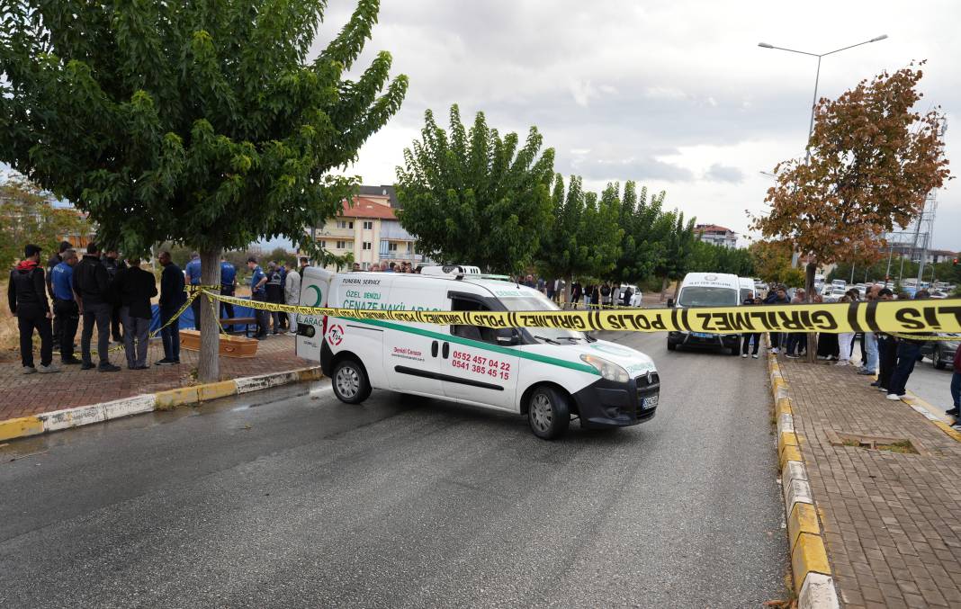 Aracından inip oturduğu bankta intihar etti 7