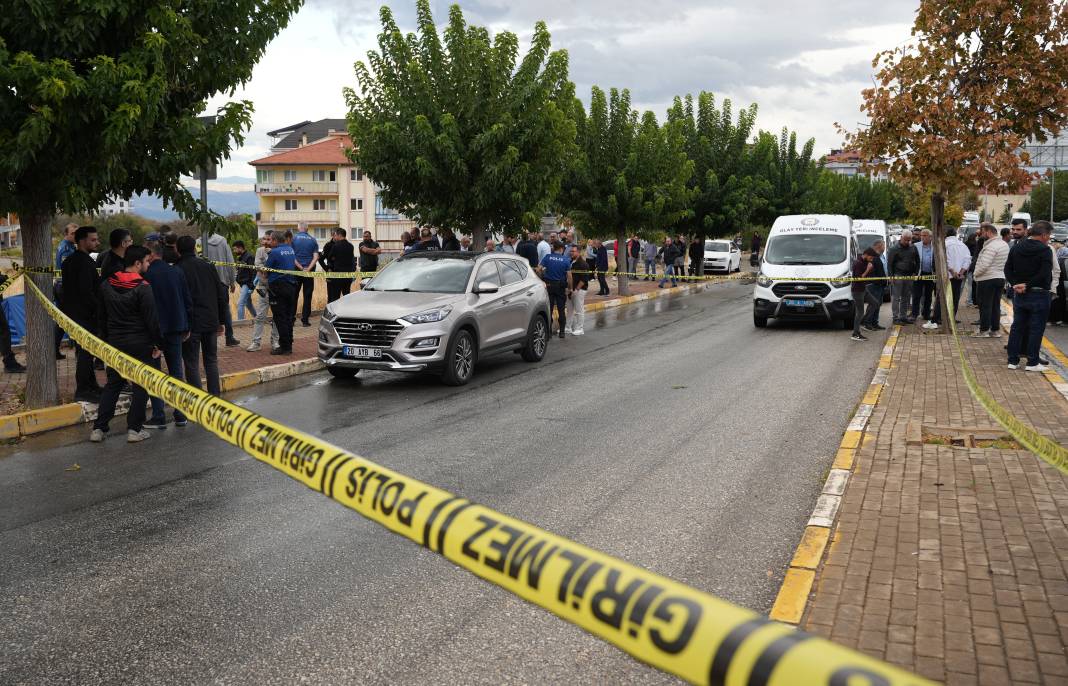 Aracından inip oturduğu bankta intihar etti 8