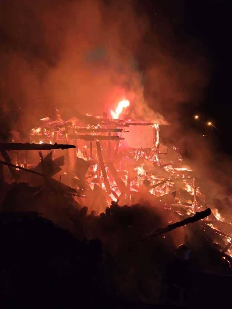 Adana'da yürek yakan olay! 2 kardeş evlerinin altında öldü 3