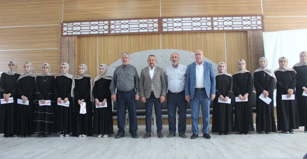 Altınekin Akıncılar’da hafız ve hafizeler için tören 1