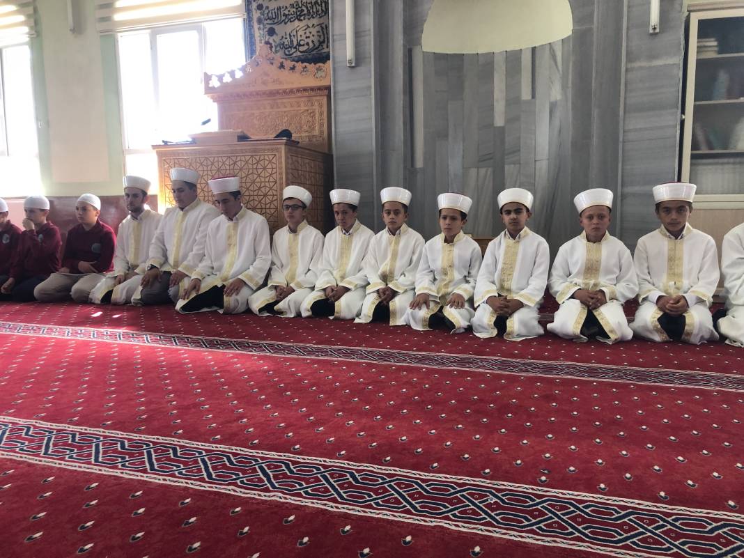 Altınekin Akıncılar’da hafız ve hafizeler için tören 11