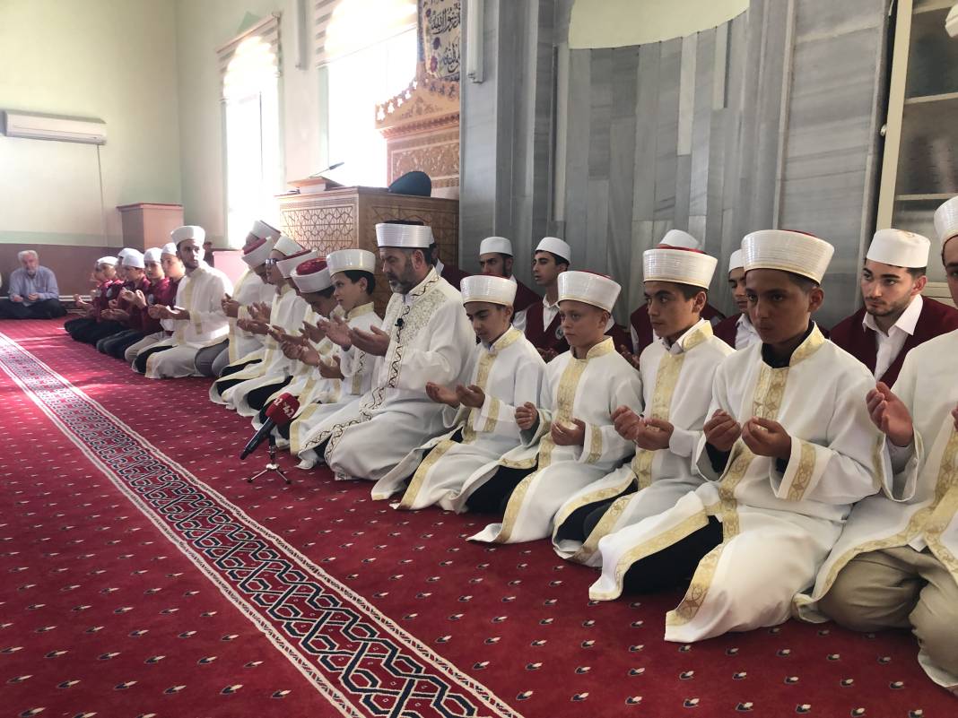 Altınekin Akıncılar’da hafız ve hafizeler için tören 12
