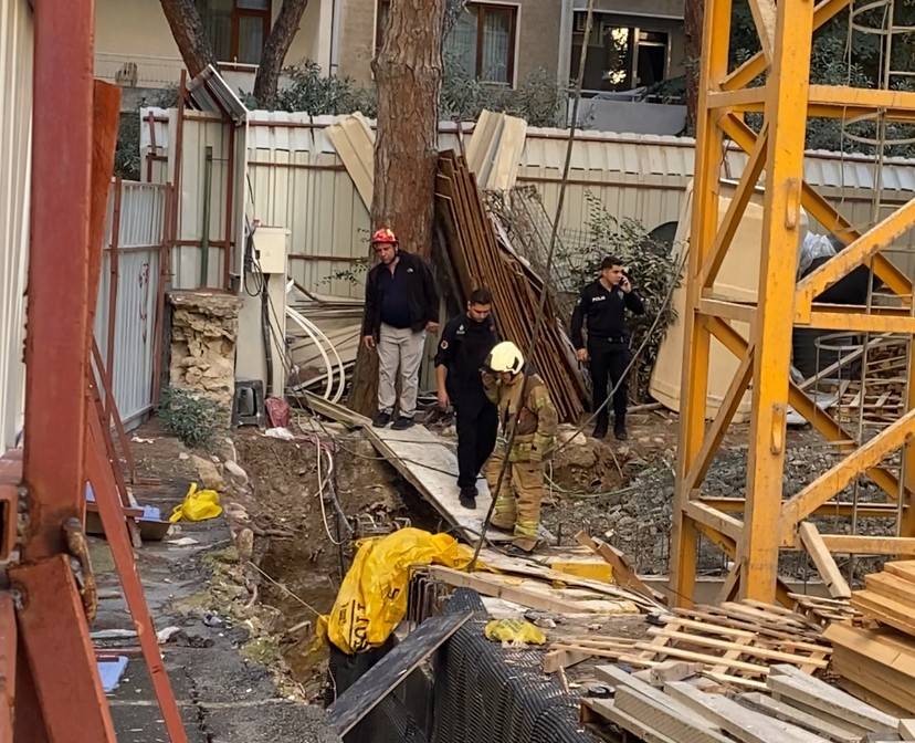 İnşaattan düşen işçi hayatını kaybetti 1