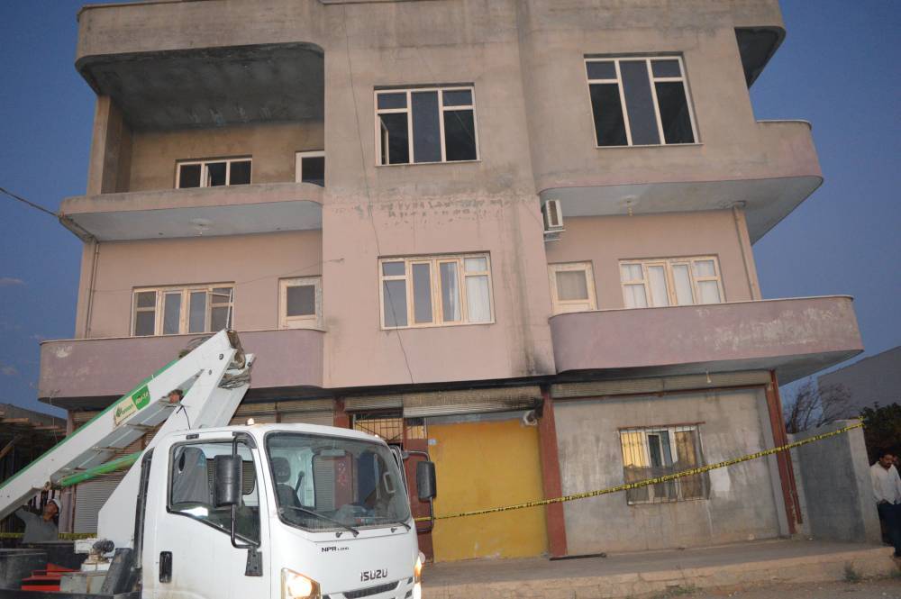 3 katlı evde yangın; 5 yaşındaki Bekir öldü, 12 yaralı 7